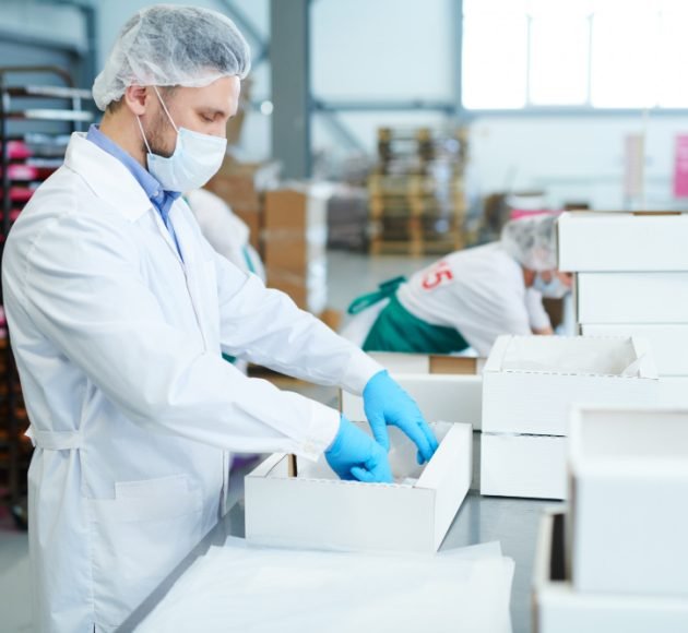 confectionery-factory-employee-preparing-empty-box